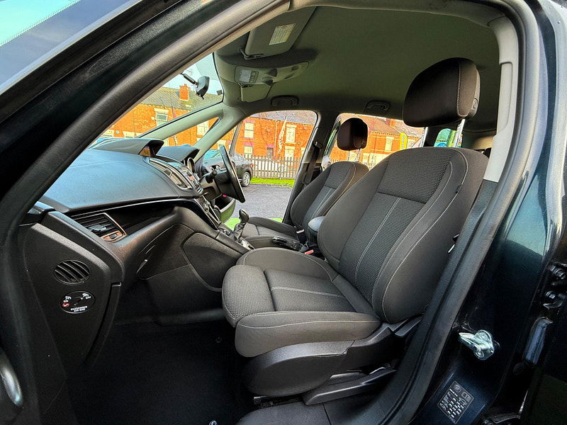 Vauxhall Zafira Tourer 1.6 CDTi ecoFLEX SRi MPV 5dr Diesel Manual Euro 6 (s/s) (136 ps) 5dr Manual 2025