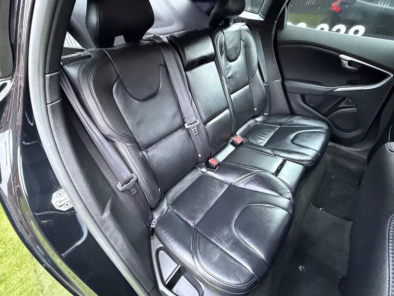 Volvo V40 1.6 D2 SE Lux Hatchback 5dr Diesel Manual Euro 5 (s/s) (115 ps) 5dr Manual 2026