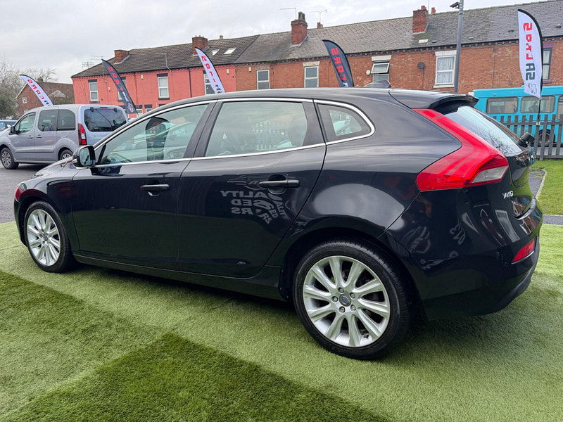 Volvo V40 1.6 D2 SE Lux Hatchback 5dr Diesel Manual Euro 5 (s/s) (115 ps) 5dr Manual 2026