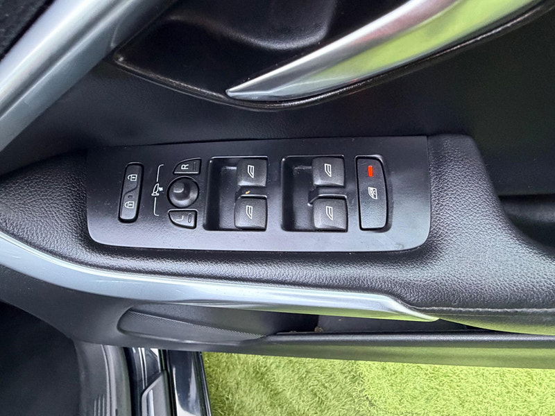 Volvo V40 1.6 D2 SE Lux Hatchback 5dr Diesel Manual Euro 5 (s/s) (115 ps) 5dr Manual 2026