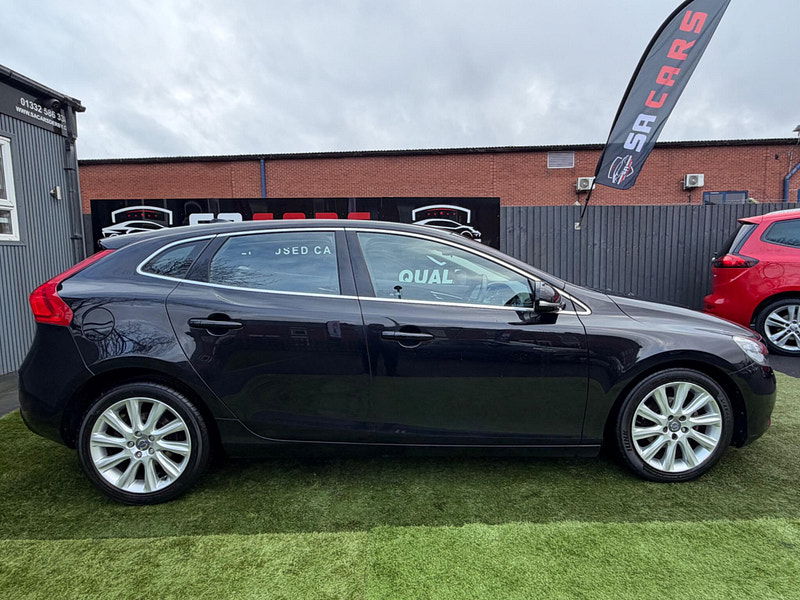 Volvo V40 1.6 D2 SE Lux Hatchback 5dr Diesel Manual Euro 5 (s/s) (115 ps) 5dr Manual 2026