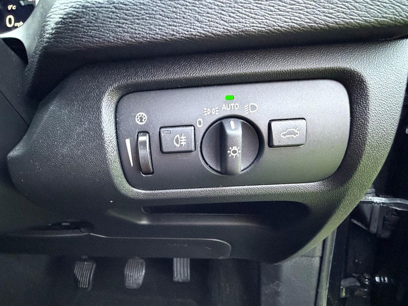 Volvo V40 1.6 D2 SE Lux Hatchback 5dr Diesel Manual Euro 5 (s/s) (115 ps) 5dr Manual 2026