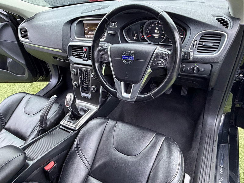 Volvo V40 1.6 D2 SE Lux Hatchback 5dr Diesel Manual Euro 5 (s/s) (115 ps) 5dr Manual 2026