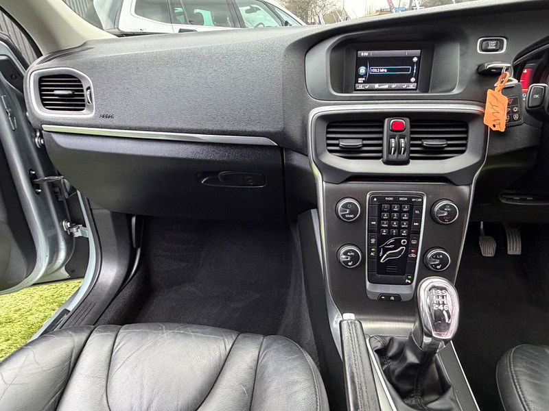Volvo V40 2.0 D3 SE Lux Hatchback 5dr Diesel Manual Euro 5 (s/s) (150 ps) 5dr Manual 2026