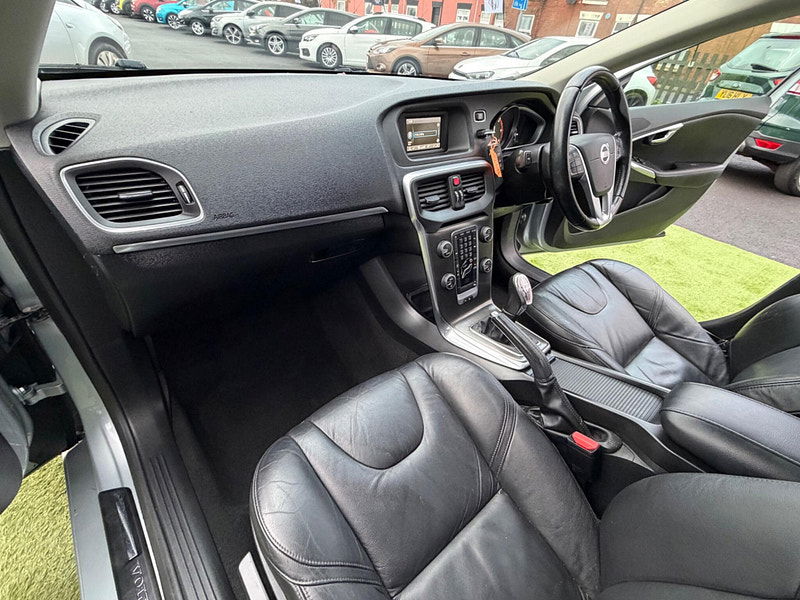 Volvo V40 2.0 D3 SE Lux Hatchback 5dr Diesel Manual Euro 5 (s/s) (150 ps) 5dr Manual 2026