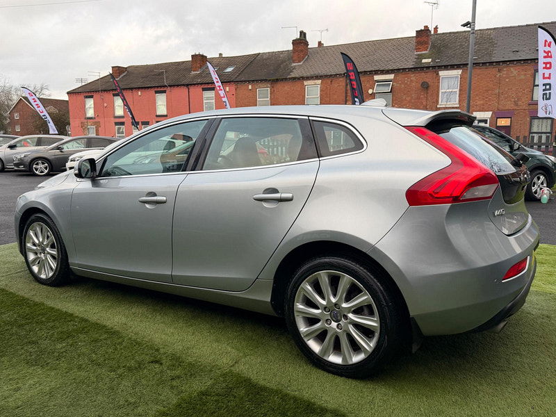 Volvo V40 2.0 D3 SE Lux Hatchback 5dr Diesel Manual Euro 5 (s/s) (150 ps) 5dr Manual 2026