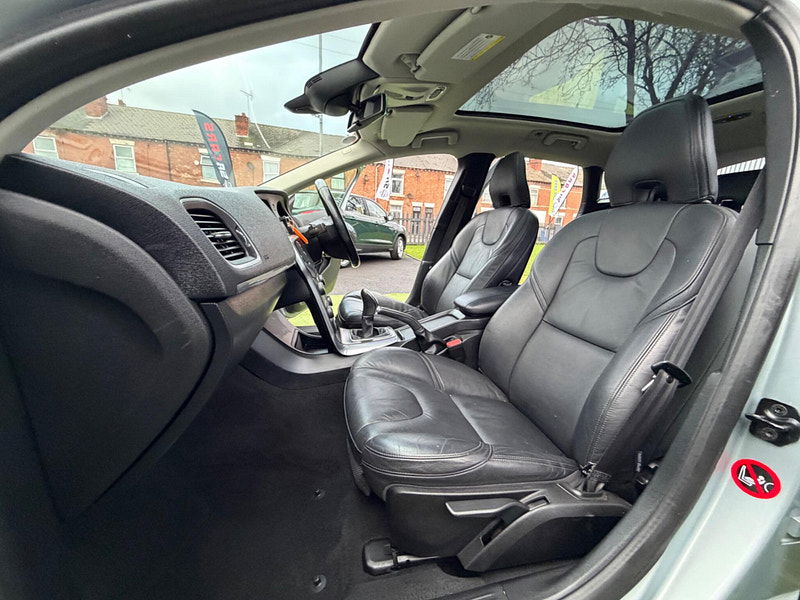 Volvo V40 2.0 D3 SE Lux Hatchback 5dr Diesel Manual Euro 5 (s/s) (150 ps) 5dr Manual 2026