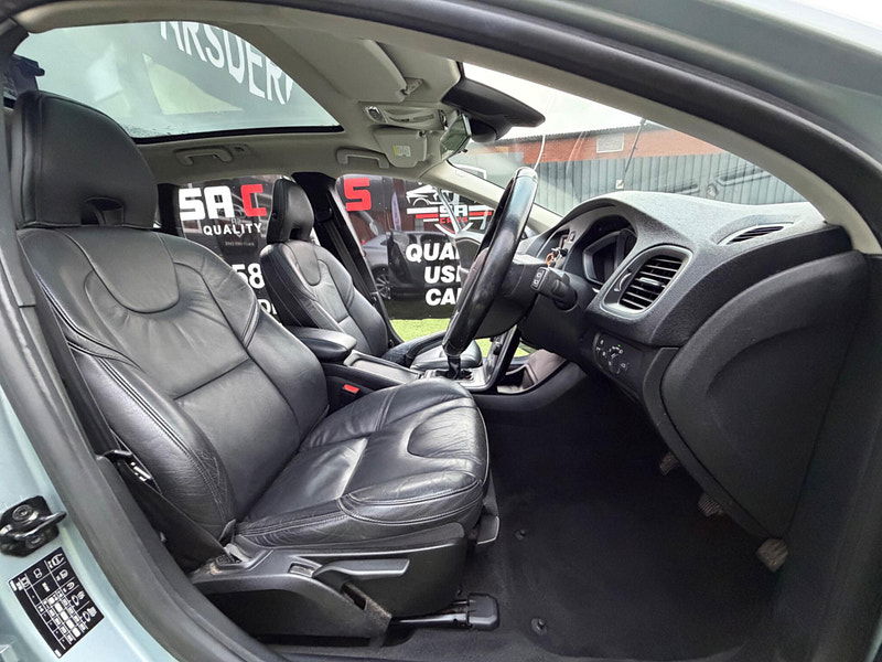 Volvo V40 2.0 D3 SE Lux Hatchback 5dr Diesel Manual Euro 5 (s/s) (150 ps) 5dr Manual 2026