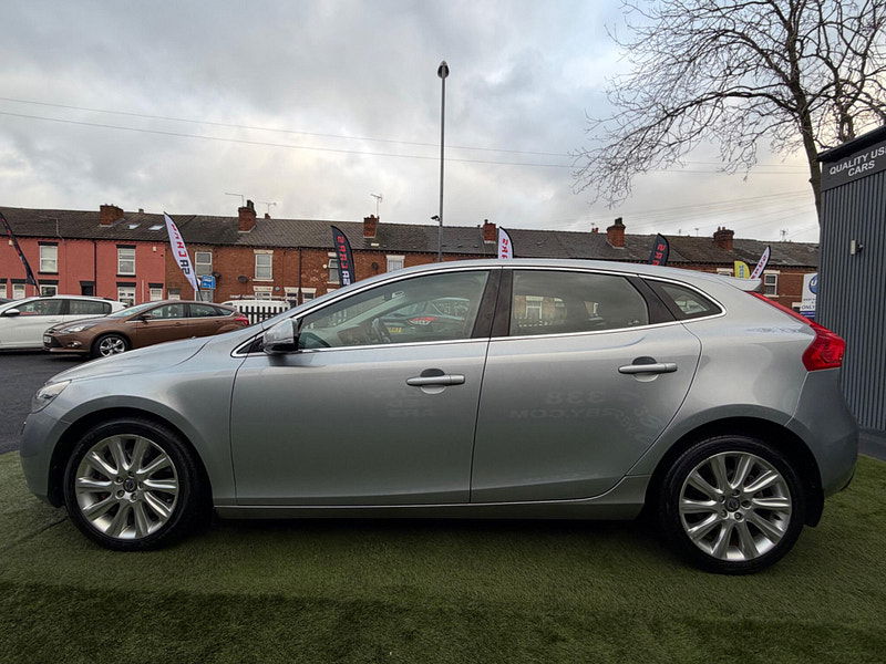 Volvo V40 2.0 D3 SE Lux Hatchback 5dr Diesel Manual Euro 5 (s/s) (150 ps) 5dr Manual 2026