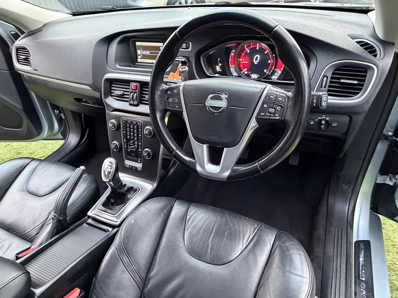 Volvo V40 2.0 D3 SE Lux Hatchback 5dr Diesel Manual Euro 5 (s/s) (150 ps) 5dr Manual 2026