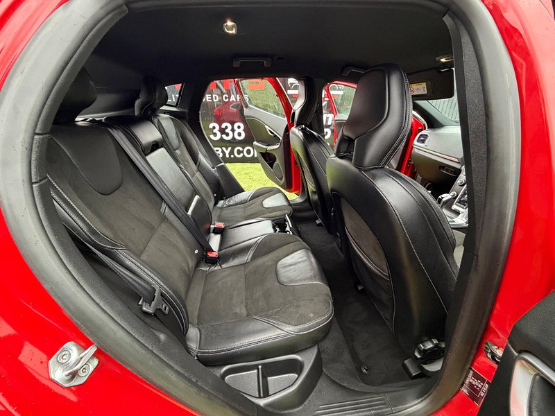 Volvo V40 2.0 T2 R-Design Hatchback 5dr Petrol Manual Euro 6 (s/s) (122 ps) 5dr Manual 2026