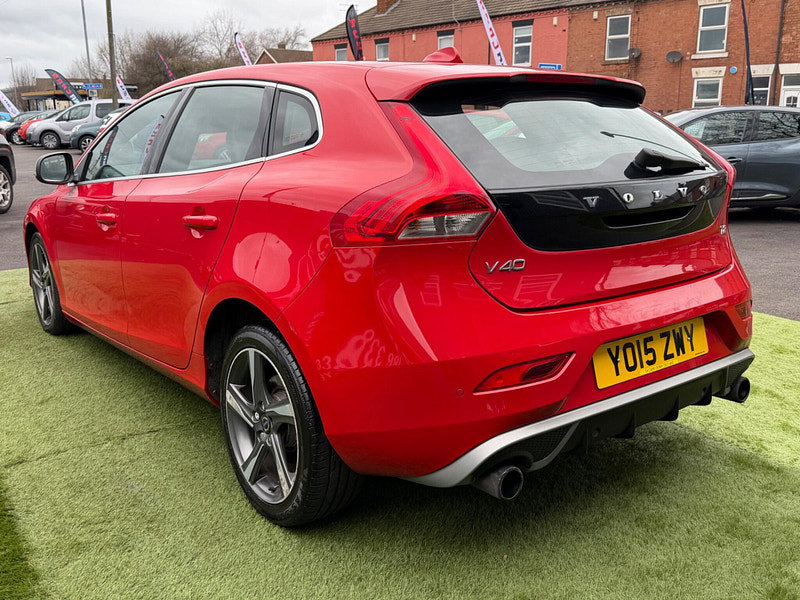 Volvo V40 2.0 T2 R-Design Hatchback 5dr Petrol Manual Euro 6 (s/s) (122 ps) 5dr Manual 2026