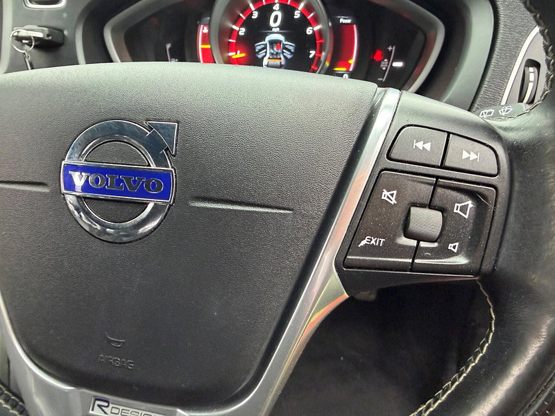 Volvo V40 2.0 T2 R-Design Hatchback 5dr Petrol Manual Euro 6 (s/s) (122 ps) 5dr Manual 2026