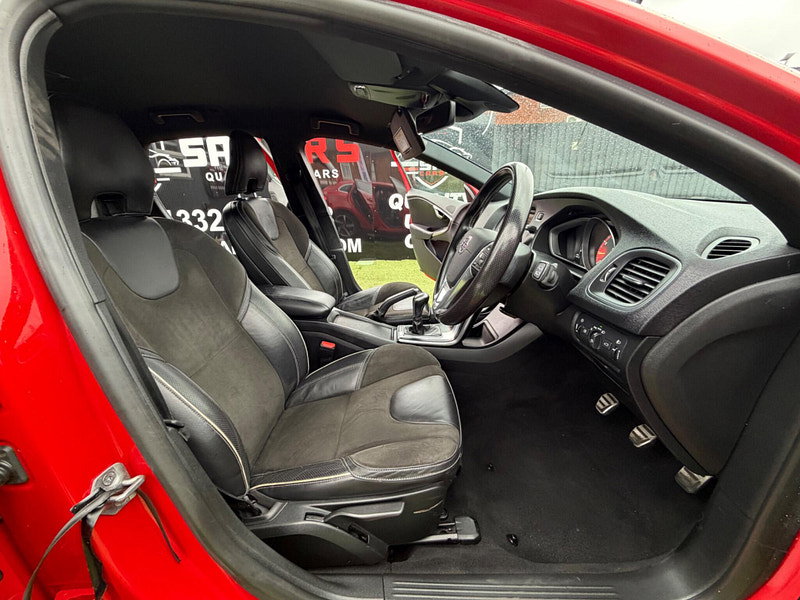 Volvo V40 2.0 T2 R-Design Hatchback 5dr Petrol Manual Euro 6 (s/s) (122 ps) 5dr Manual 2026