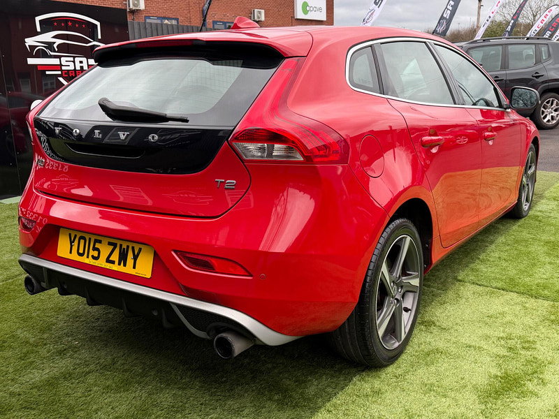 Volvo V40 2.0 T2 R-Design Hatchback 5dr Petrol Manual Euro 6 (s/s) (122 ps) 5dr Manual 2026
