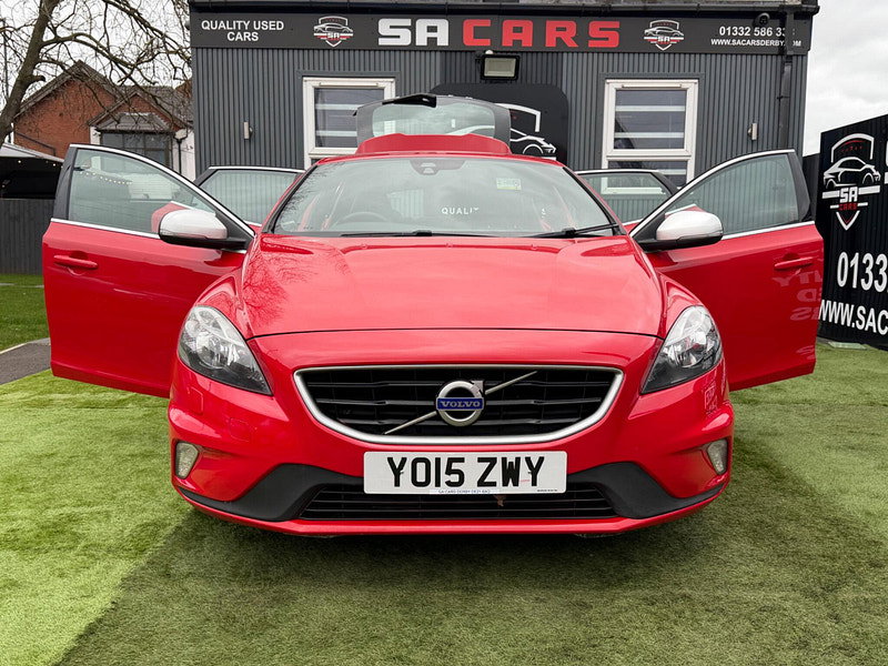 Volvo V40 2.0 T2 R-Design Hatchback 5dr Petrol Manual Euro 6 (s/s) (122 ps) 5dr Manual 2026