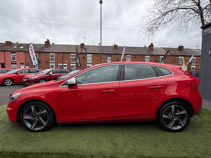 Volvo V40 2.0 T2 R-Design Hatchback 5dr Petrol Manual Euro 6 (s/s) (122 ps) 5dr Manual 2026