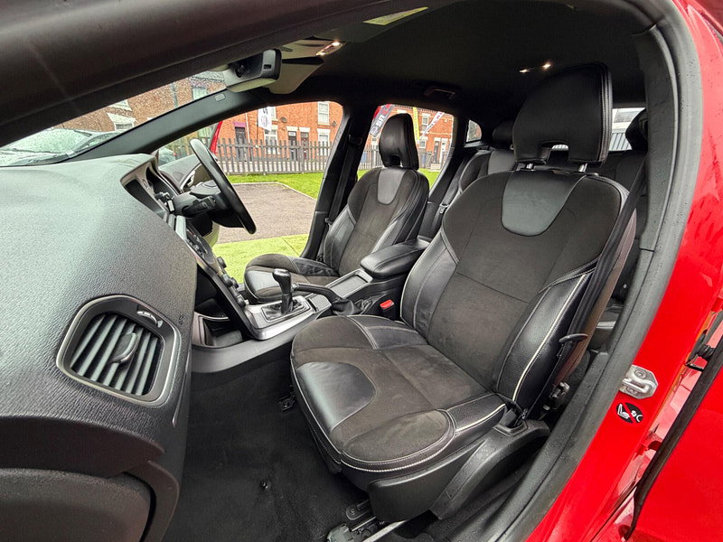 Volvo V40 2.0 T2 R-Design Hatchback 5dr Petrol Manual Euro 6 (s/s) (122 ps) 5dr Manual 2026