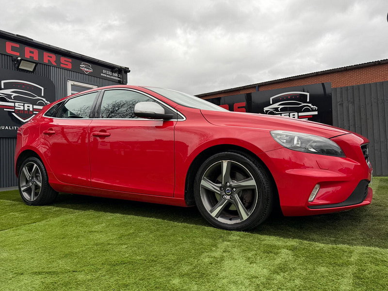 Volvo V40 2.0 T2 R-Design Hatchback 5dr Petrol Manual Euro 6 (s/s) (122 ps) 5dr Manual 2026