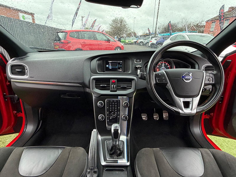 Volvo V40 2.0 T2 R-Design Hatchback 5dr Petrol Manual Euro 6 (s/s) (122 ps) 5dr Manual 2026