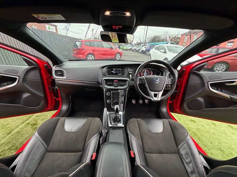Volvo V40 2.0 T2 R-Design Hatchback 5dr Petrol Manual Euro 6 (s/s) (122 ps) 5dr Manual 2026