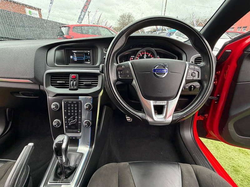 Volvo V40 2.0 T2 R-Design Hatchback 5dr Petrol Manual Euro 6 (s/s) (122 ps) 5dr Manual 2026