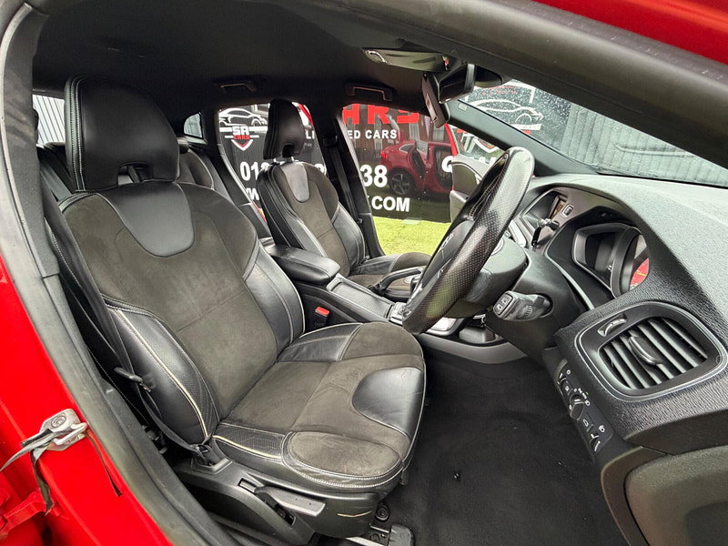 Volvo V40 2.0 T2 R-Design Hatchback 5dr Petrol Manual Euro 6 (s/s) (122 ps) 5dr Manual 2026