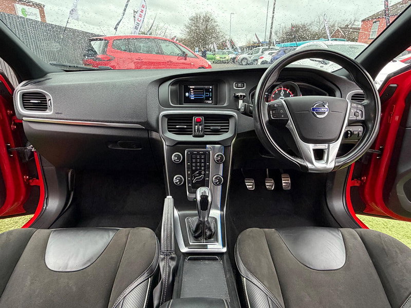 Volvo V40 2.0 T2 R-Design Hatchback 5dr Petrol Manual Euro 6 (s/s) (122 ps) 5dr Manual 2026