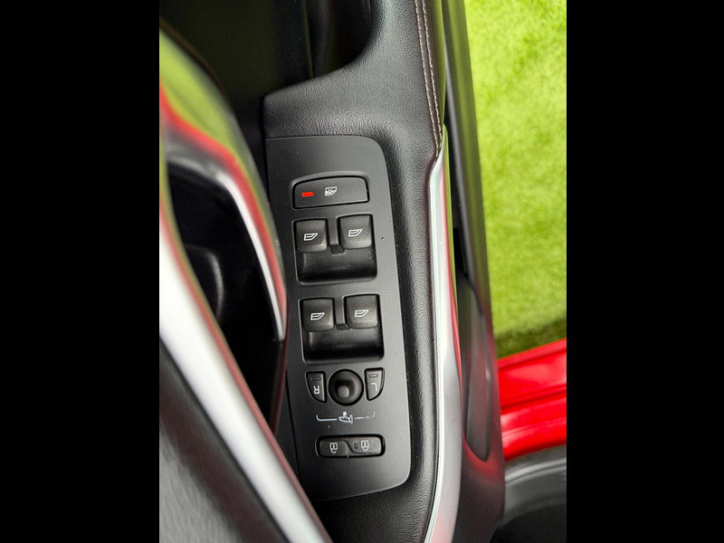 Volvo V40 2.0 T2 R-Design Hatchback 5dr Petrol Manual Euro 6 (s/s) (122 ps) 5dr Manual 2026