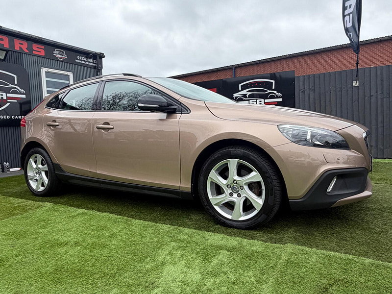 Volvo V40 Cross Country 1.6 D2 Lux Hatchback 5dr Diesel Powershift Euro 5 (s/s) (115 ps) 5dr Automatic 2026