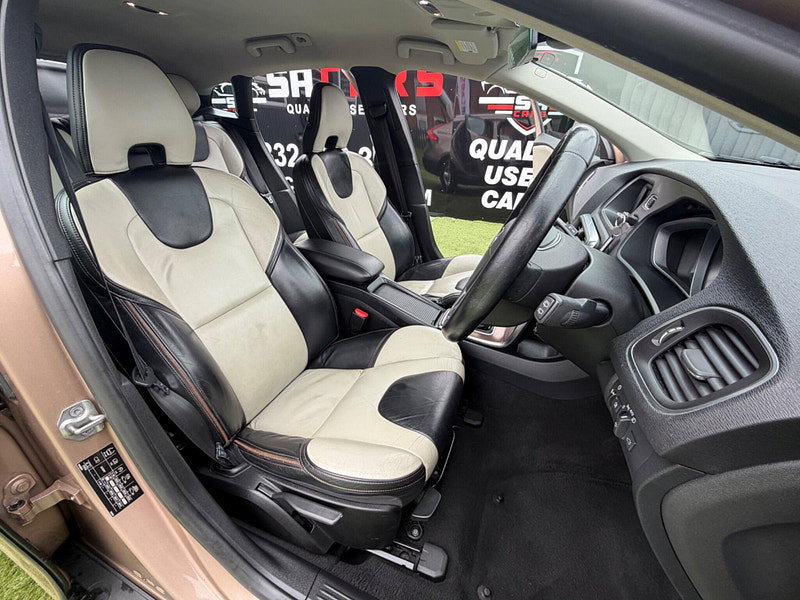 Volvo V40 Cross Country 1.6 D2 Lux Hatchback 5dr Diesel Powershift Euro 5 (s/s) (115 ps) 5dr Automatic 2026