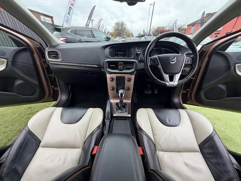 Volvo V40 Cross Country 1.6 D2 Lux Hatchback 5dr Diesel Powershift Euro 5 (s/s) (115 ps) 5dr Automatic 2026