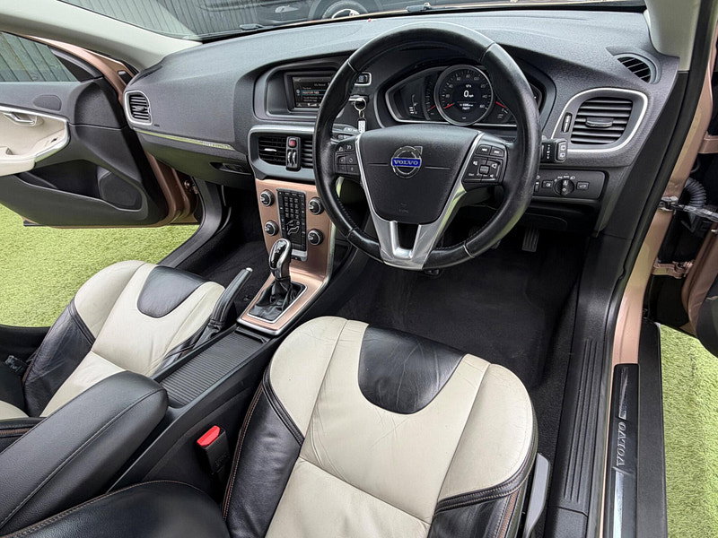 Volvo V40 Cross Country 1.6 D2 Lux Hatchback 5dr Diesel Powershift Euro 5 (s/s) (115 ps) 5dr Automatic 2026