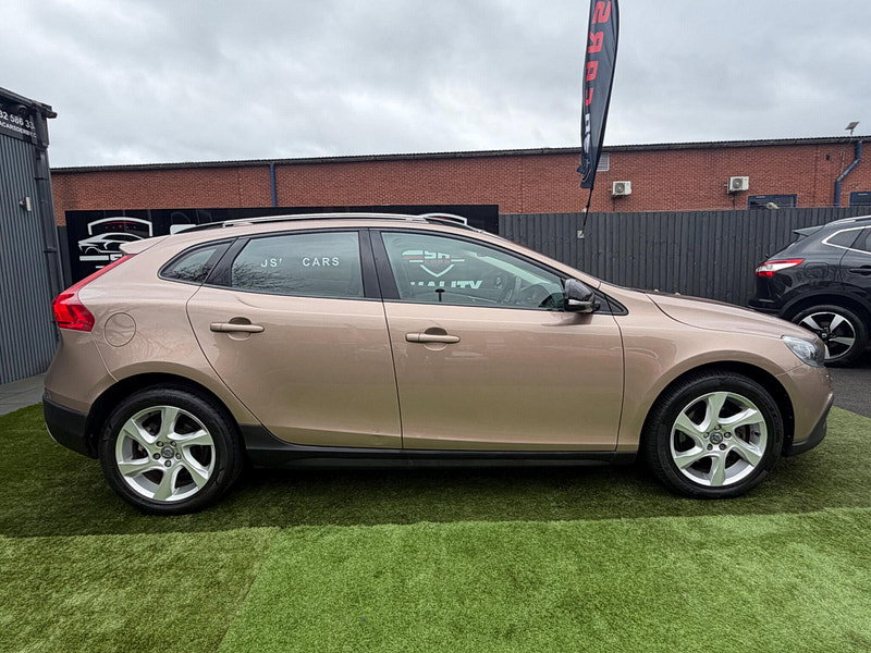 Volvo V40 Cross Country 1.6 D2 Lux Hatchback 5dr Diesel Powershift Euro 5 (s/s) (115 ps) 5dr Automatic 2026