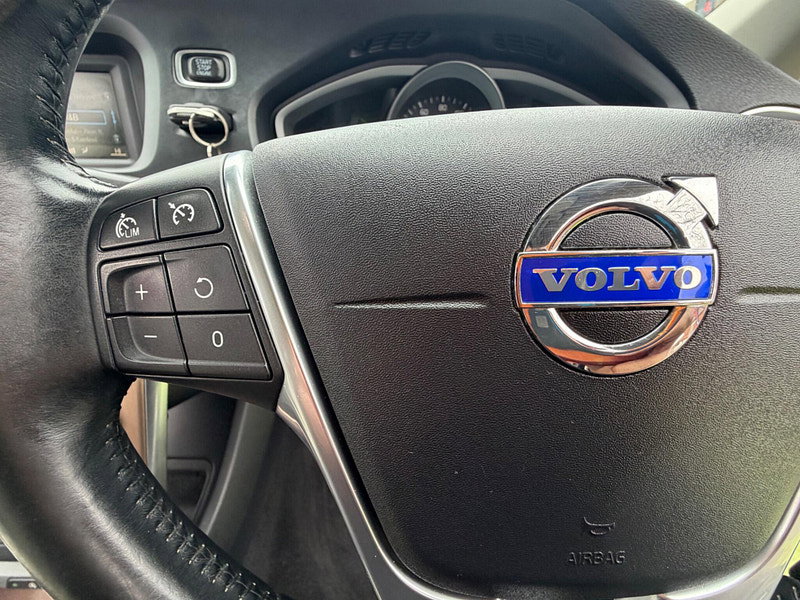 Volvo V40 Cross Country 1.6 D2 Lux Hatchback 5dr Diesel Powershift Euro 5 (s/s) (115 ps) 5dr Automatic 2026