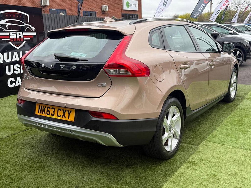 Volvo V40 Cross Country 1.6 D2 Lux Hatchback 5dr Diesel Powershift Euro 5 (s/s) (115 ps) 5dr Automatic 2026