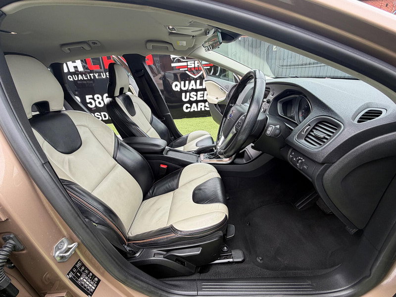 Volvo V40 Cross Country 1.6 D2 Lux Hatchback 5dr Diesel Powershift Euro 5 (s/s) (115 ps) 5dr Automatic 2026