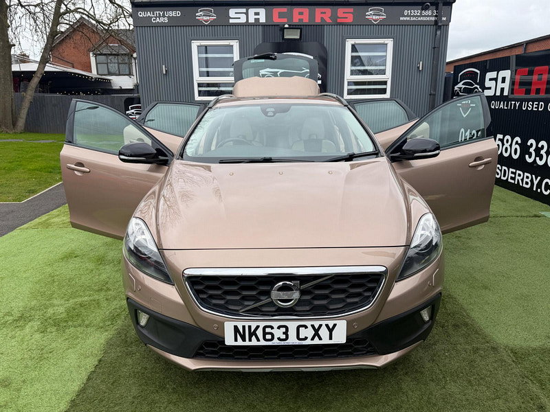 Volvo V40 Cross Country 1.6 D2 Lux Hatchback 5dr Diesel Powershift Euro 5 (s/s) (115 ps) 5dr Automatic 2026