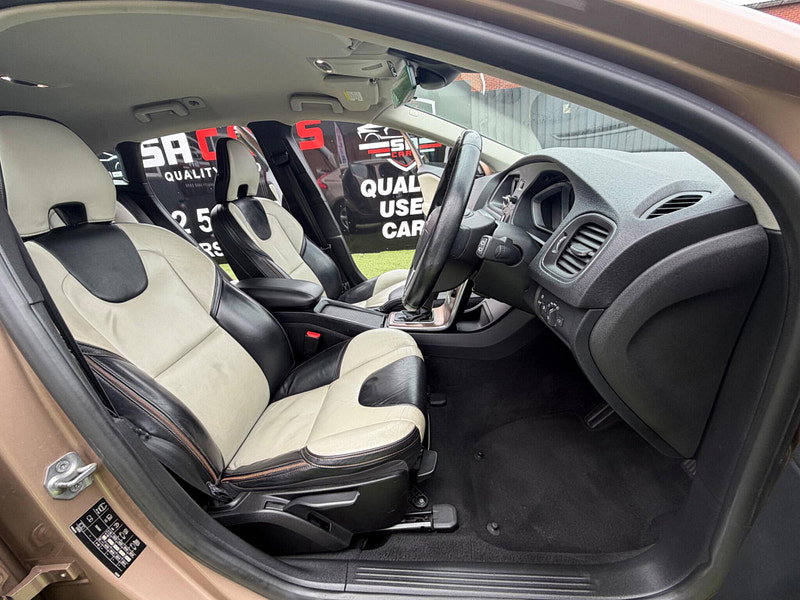 Volvo V40 Cross Country 1.6 D2 Lux Hatchback 5dr Diesel Powershift Euro 5 (s/s) (115 ps) 5dr Automatic 2026