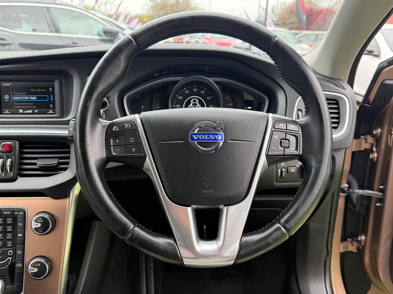 Volvo V40 Cross Country 1.6 D2 Lux Hatchback 5dr Diesel Powershift Euro 5 (s/s) (115 ps) 5dr Automatic 2026