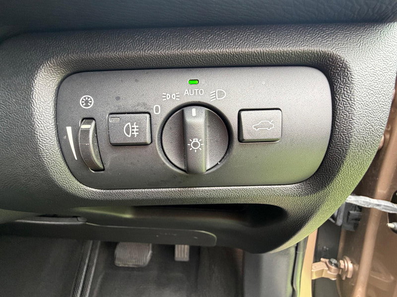 Volvo V40 Cross Country 1.6 D2 Lux Hatchback 5dr Diesel Powershift Euro 5 (s/s) (115 ps) 5dr Automatic 2026