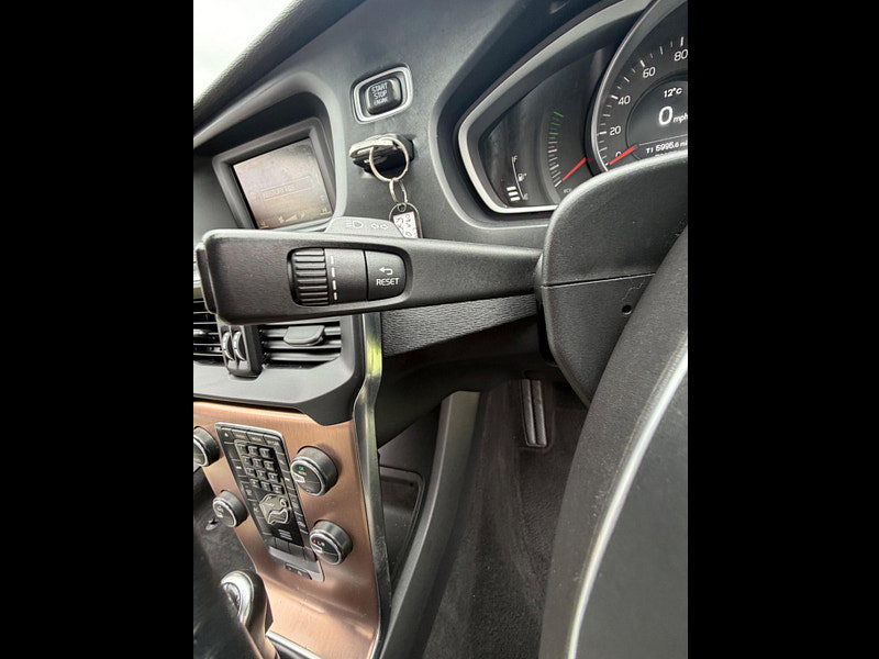 Volvo V40 Cross Country 1.6 D2 Lux Hatchback 5dr Diesel Powershift Euro 5 (s/s) (115 ps) 5dr Automatic 2026