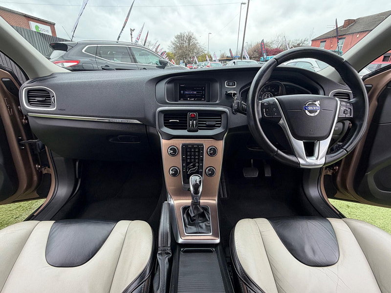 Volvo V40 Cross Country 1.6 D2 Lux Hatchback 5dr Diesel Powershift Euro 5 (s/s) (115 ps) 5dr Automatic 2026