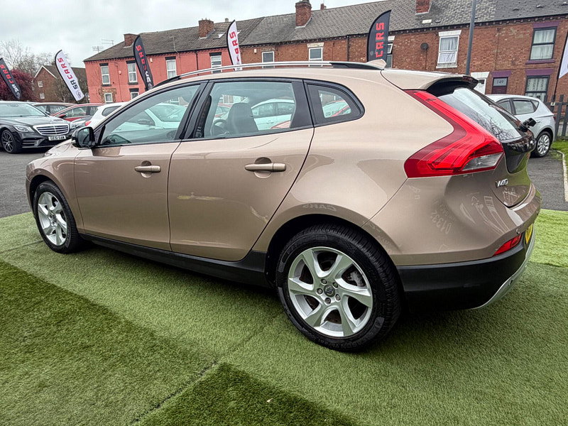 Volvo V40 Cross Country 1.6 D2 Lux Hatchback 5dr Diesel Powershift Euro 5 (s/s) (115 ps) 5dr Automatic 2026