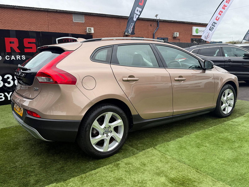Volvo V40 Cross Country 1.6 D2 Lux Hatchback 5dr Diesel Powershift Euro 5 (s/s) (115 ps) 5dr Automatic 2026