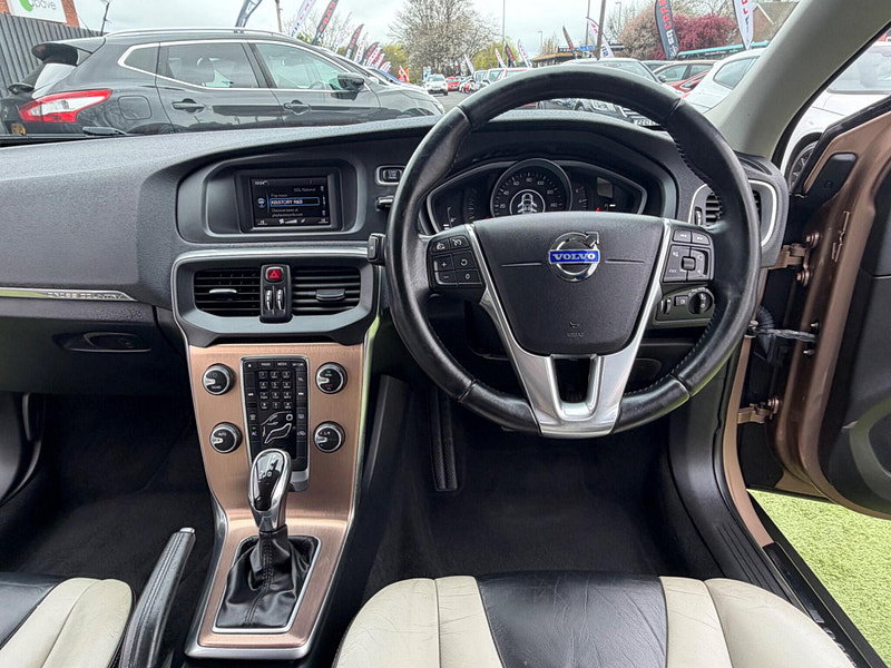 Volvo V40 Cross Country 1.6 D2 Lux Hatchback 5dr Diesel Powershift Euro 5 (s/s) (115 ps) 5dr Automatic 2026