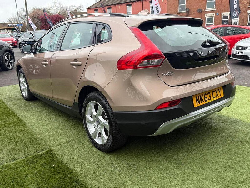 Volvo V40 Cross Country 1.6 D2 Lux Hatchback 5dr Diesel Powershift Euro 5 (s/s) (115 ps) 5dr Automatic 2026