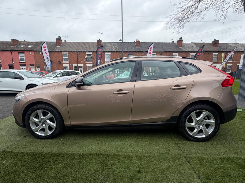 Volvo V40 Cross Country 1.6 D2 Lux Hatchback 5dr Diesel Powershift Euro 5 (s/s) (115 ps) 5dr Automatic 2026
