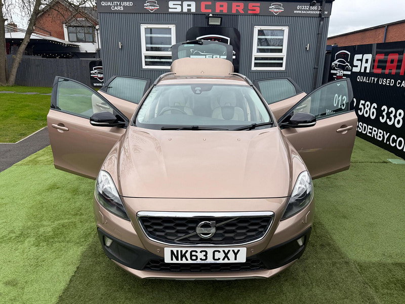 Volvo V40 Cross Country 1.6 D2 Lux Hatchback 5dr Diesel Powershift Euro 5 (s/s) (115 ps) 5dr Automatic 2026