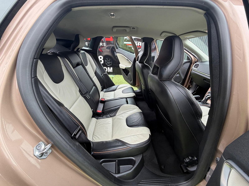 Volvo V40 Cross Country 1.6 D2 Lux Hatchback 5dr Diesel Powershift Euro 5 (s/s) (115 ps) 5dr Automatic 2026